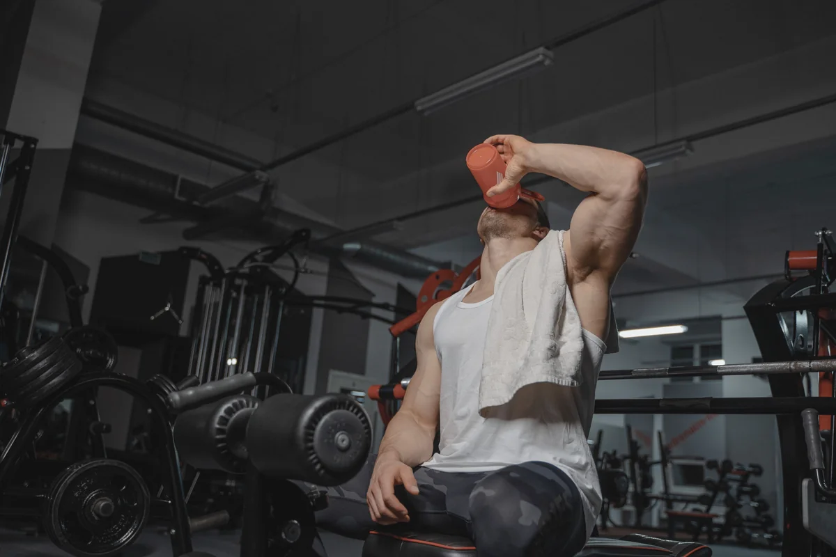 Pré-treino: o que costuma vir na fórmula e o que observar antes de usar