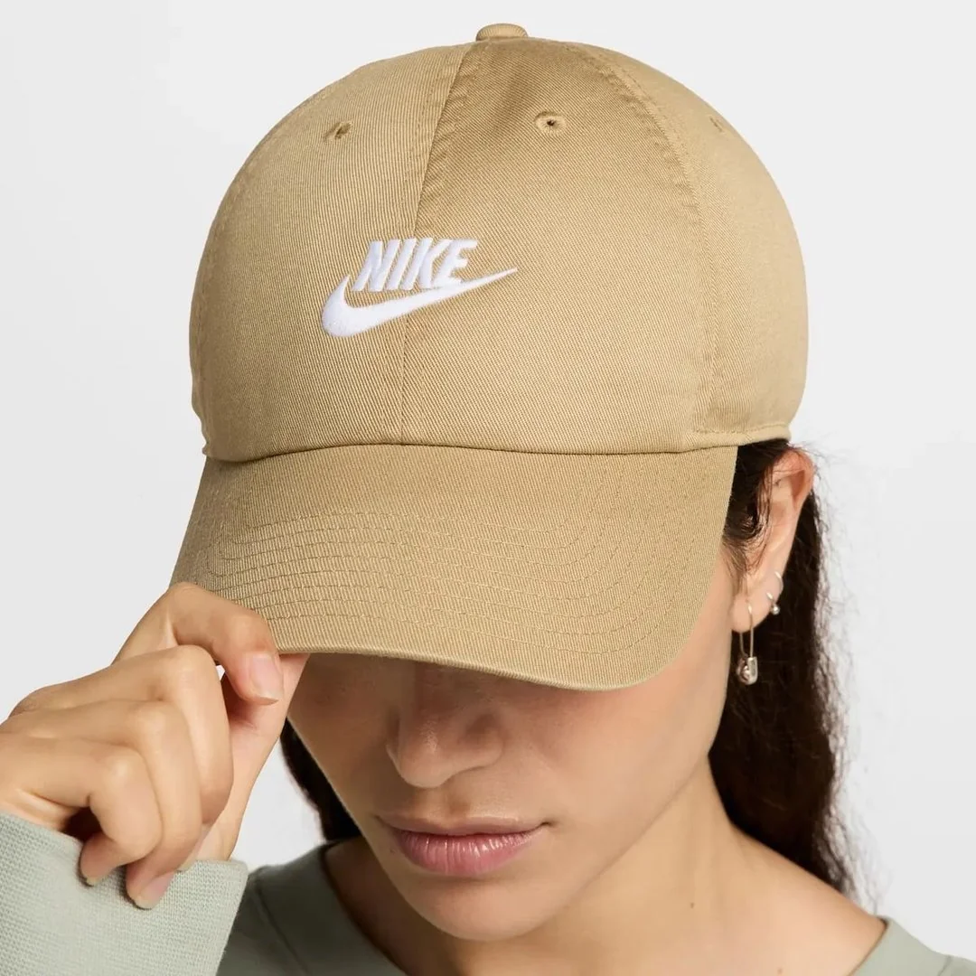 ✨ Boné Nike Club Futura Unissex Cor Bege/branco Tamanho M/g Liso