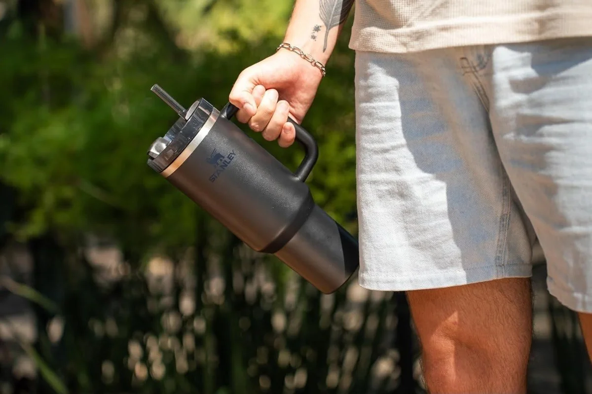 ✨ Stanley - Copo Quencher H2.0 FlowState 887ml - Copo de aço inoxidável com tampa, isolamento a vácuo, para água, chá gelado, café, smoothies e muito ma...