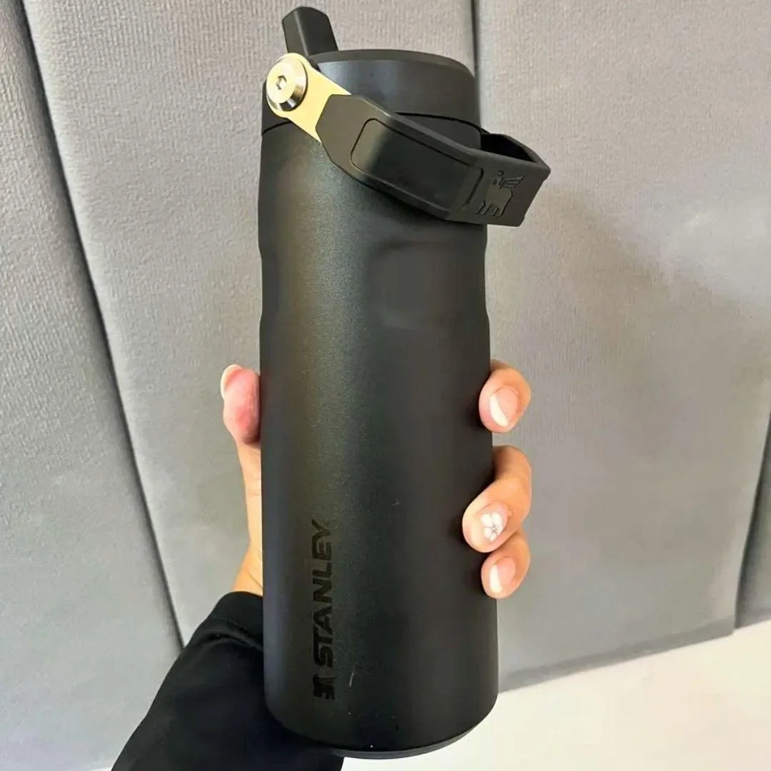 ✨ Stanley 710 ML - Garrafa de água com palhinha IceFlow Flip, palhinha incorporada, abertura grande, aço inoxidável leve, Black
