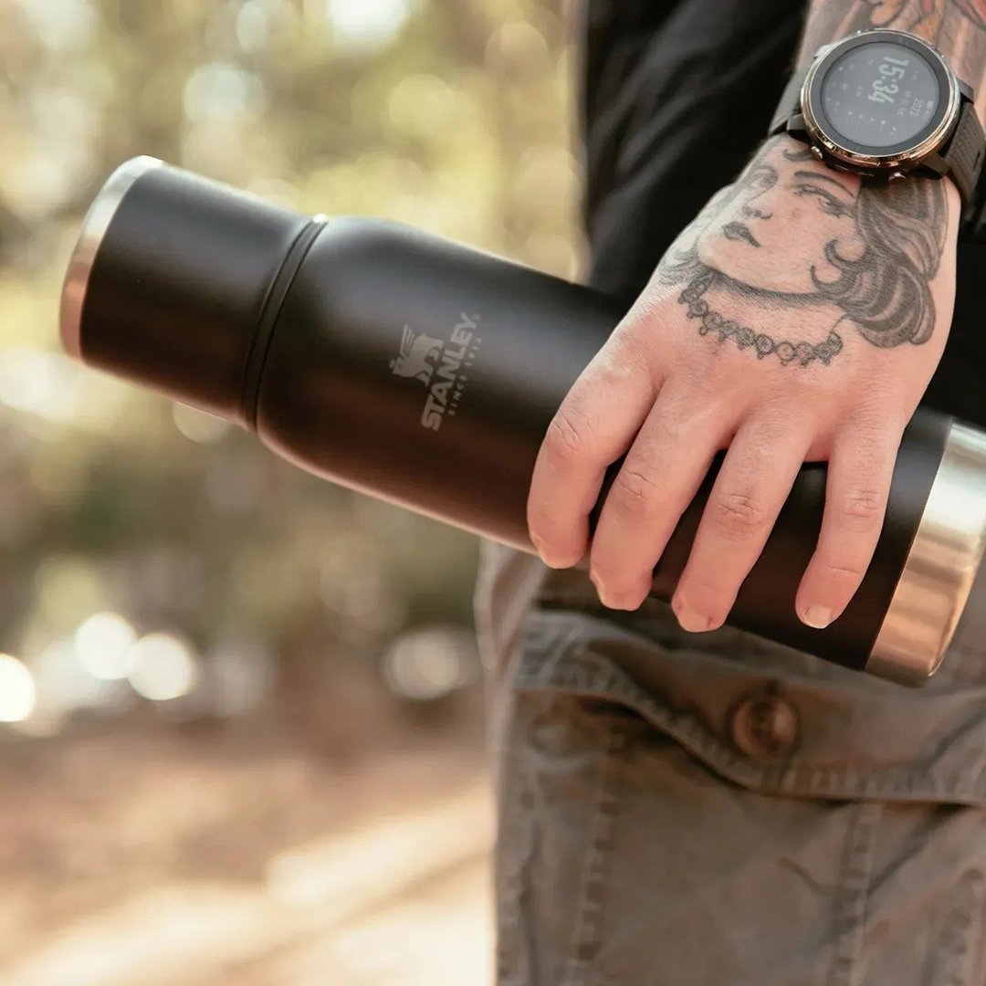 ✨ Garrafa Térmica Stanley Adventure 2.0 com Tampa Antivazamento Matte Black 1L