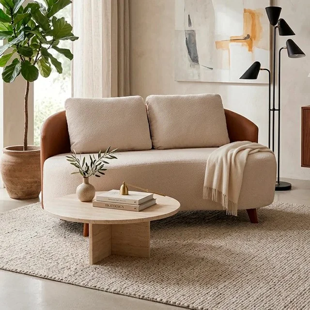 ✨Sofá 2 Lugares Couro Ecológico Boucle Berlim Pés Madeira Caramelo